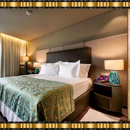 Hotel Jaguar Oporto - Airport To Hotel And City Center And Vice-Versa Is A Free And Continuous Shuttle Service From 7Am To 8Pm Eksteriør billede